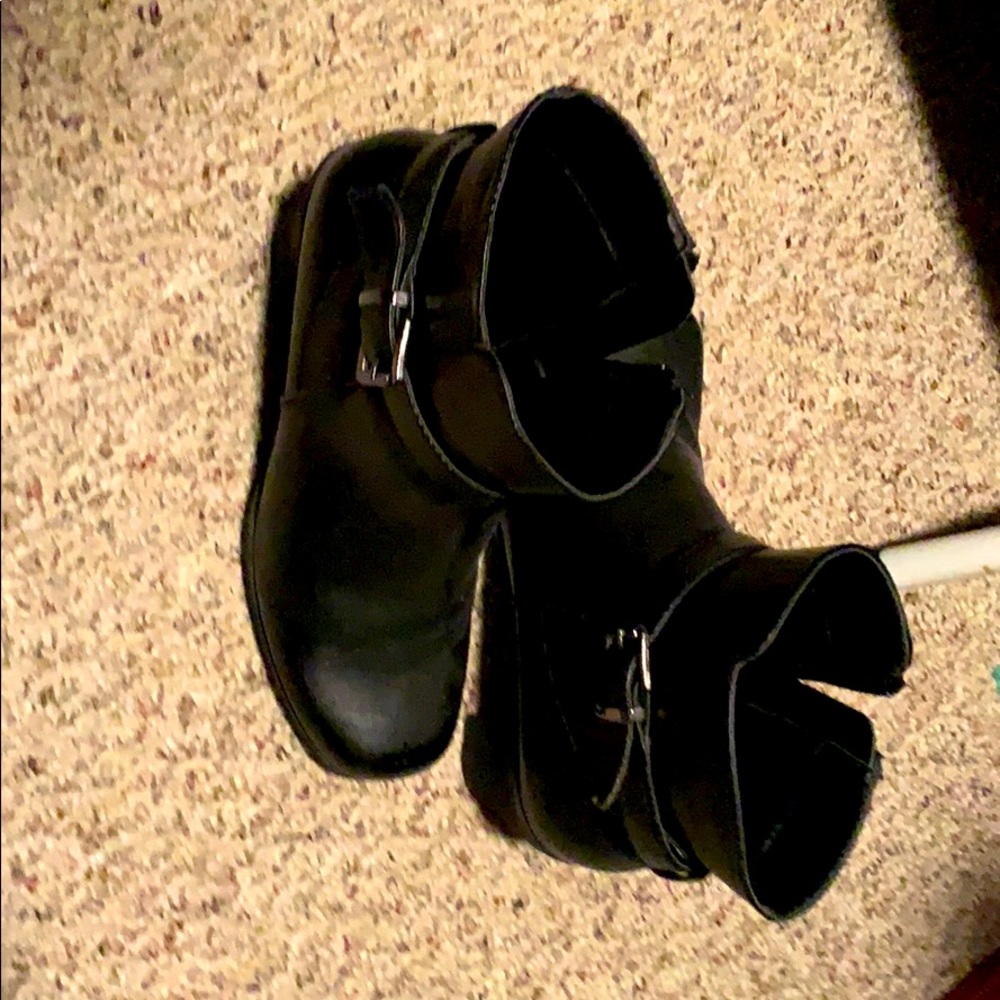Short ladies boots